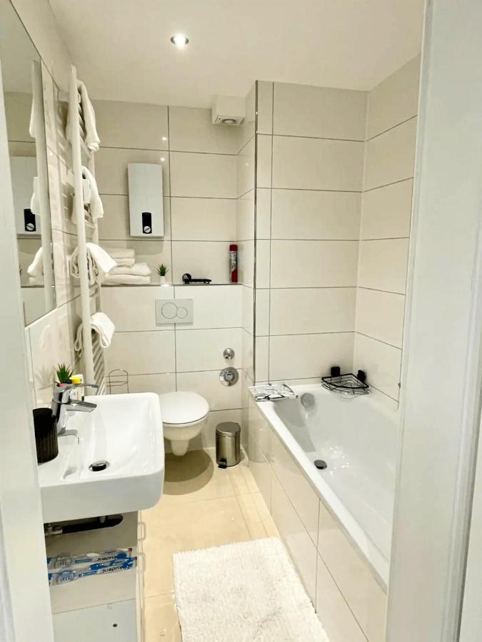 Cozy Apartment With Kitchen + Balcony New! Essen Dış mekan fotoğraf